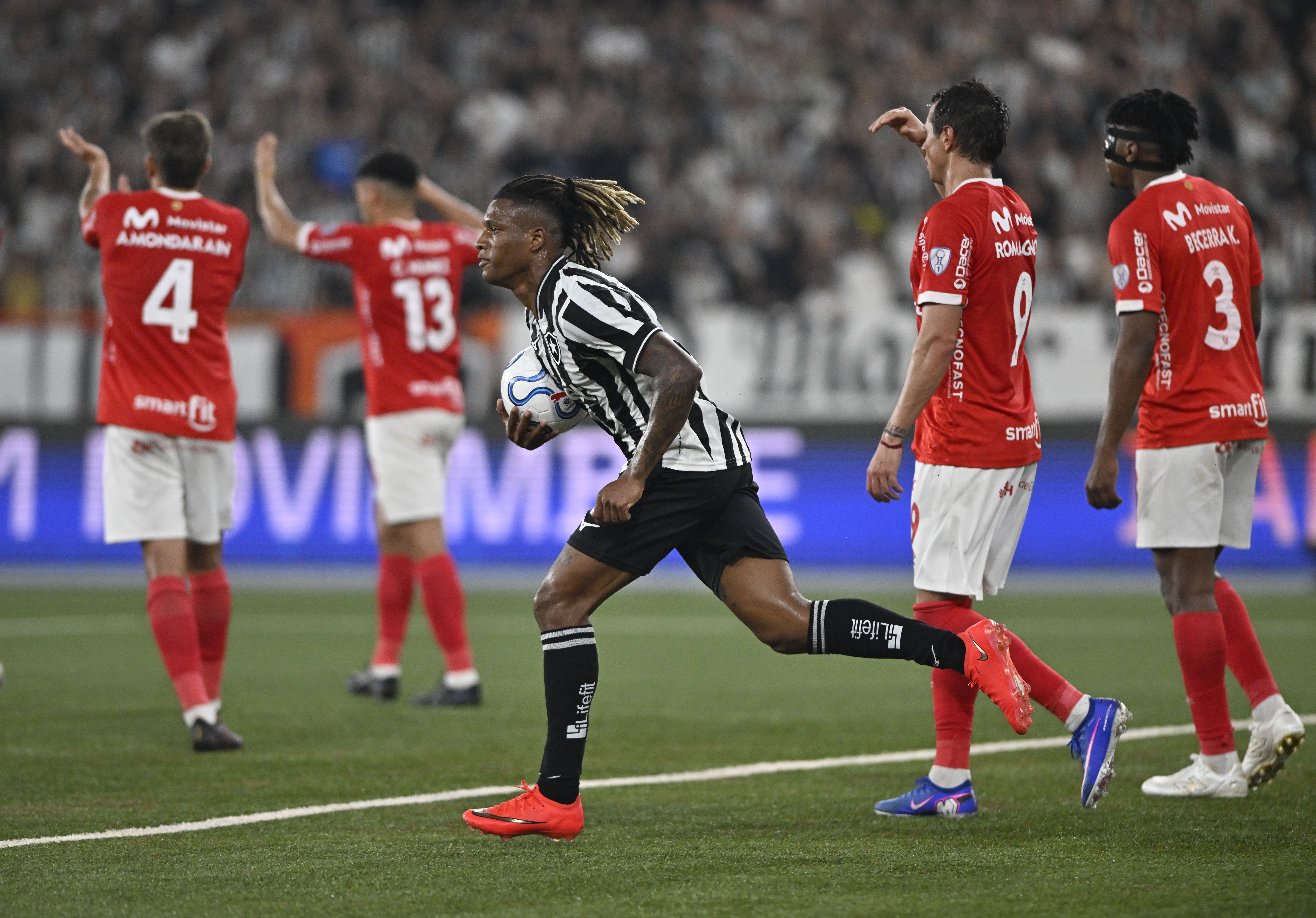 Danilo admite mau momento após eliminação do Botafogo: "Não estou numa boa fase"