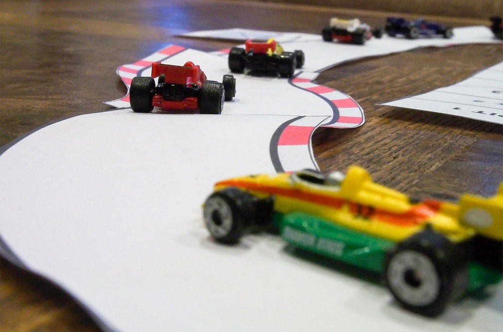 Quarentena: monte pistas, pilotos e carros para brincar com os