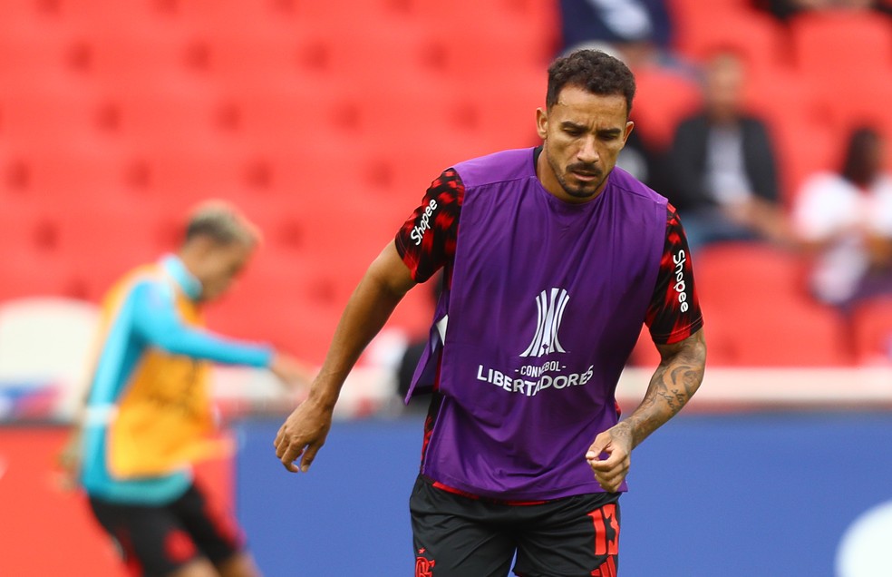 Leso de Danilo diminuiu opes do Flamengo na zaga  Foto: Gilvan de Souza/CRF