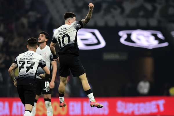 Corinthians avança de fase com méritos no jogo decisivo.
