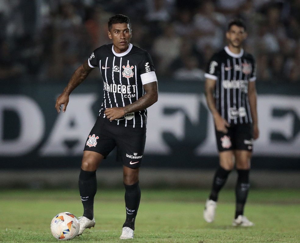 Paulinho, do Corinthians, retornou aos gramados após dez meses de ausência — Foto: Rodrigo Coca/Ag. Corinthians
