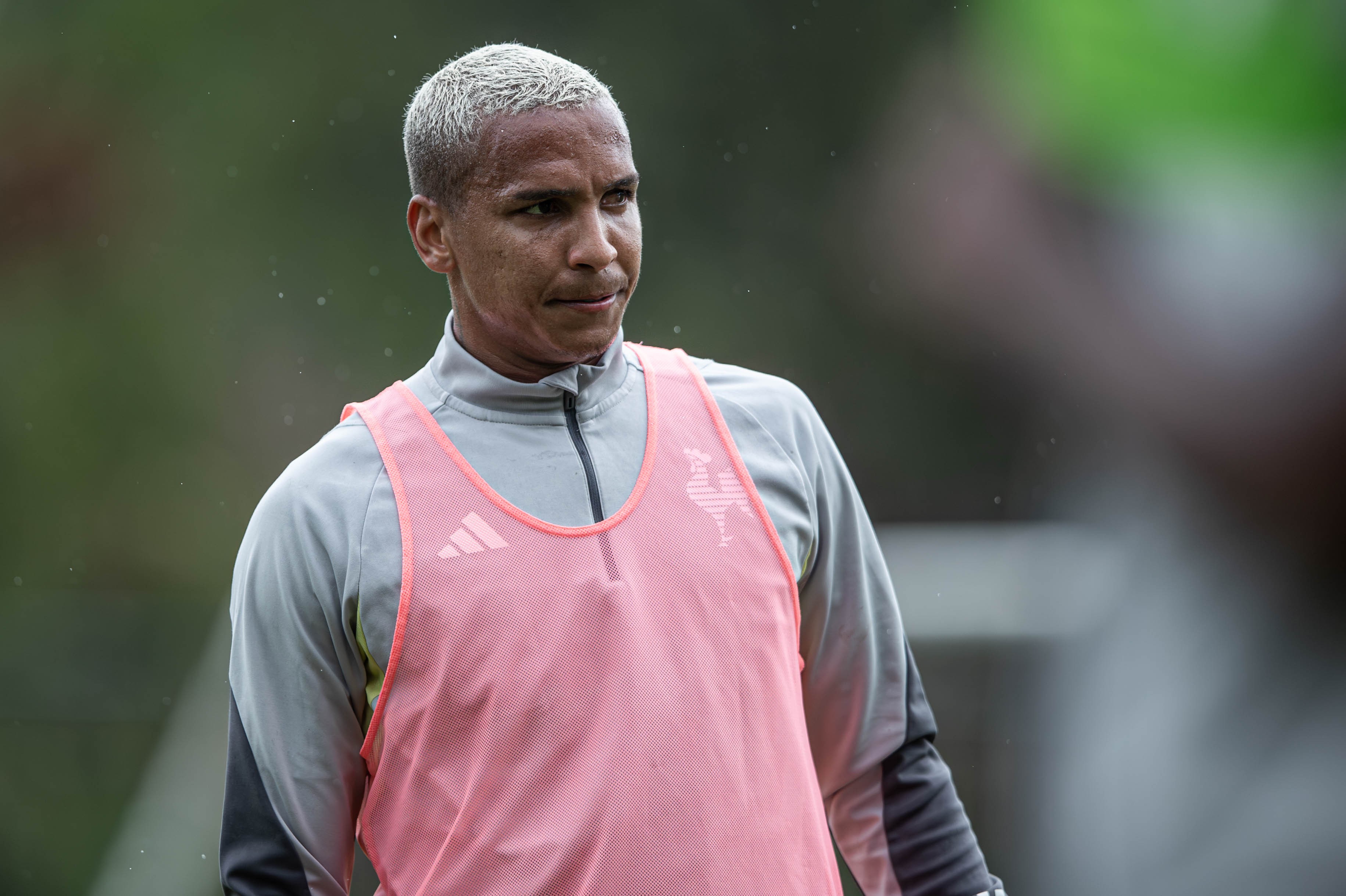 Deyverson despista sobre interesse do Vitória: "Focado no Galo"