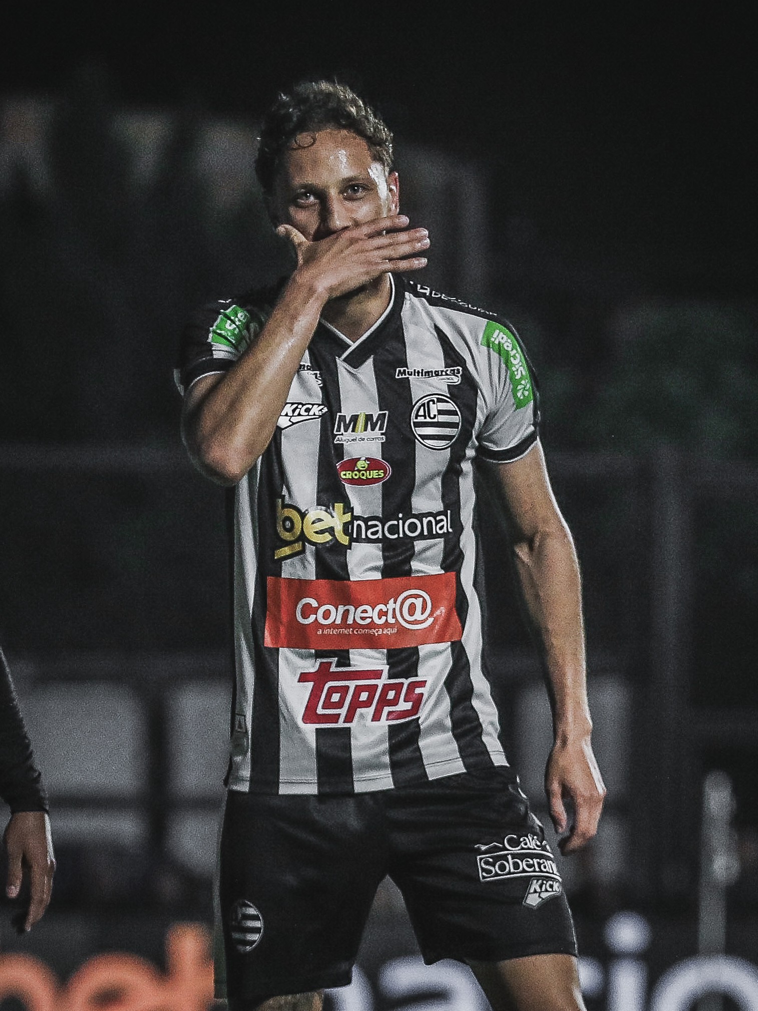 Ian Luccas em pauta: Cruzeiro e Santos duelam por meia em meio a negociações frenéticas