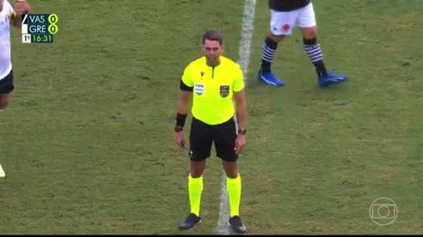 CbF divulga análises do VAR sobre possíveis pênaltis em Vasco x Grêmio