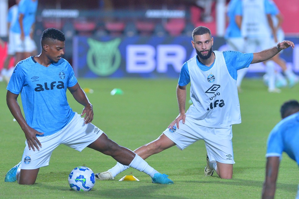 Jemerson e Wagner Leonardo antes de Vitória x Grêmio