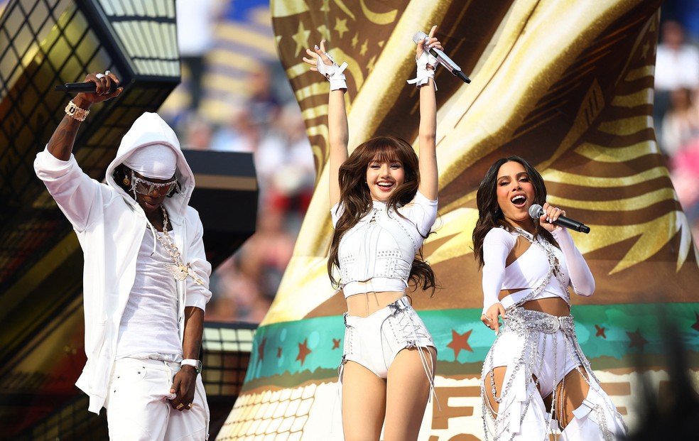 Lisa e Anitta na abertura da Copa do Mundo EUA x Paraguai — Foto: Reuters