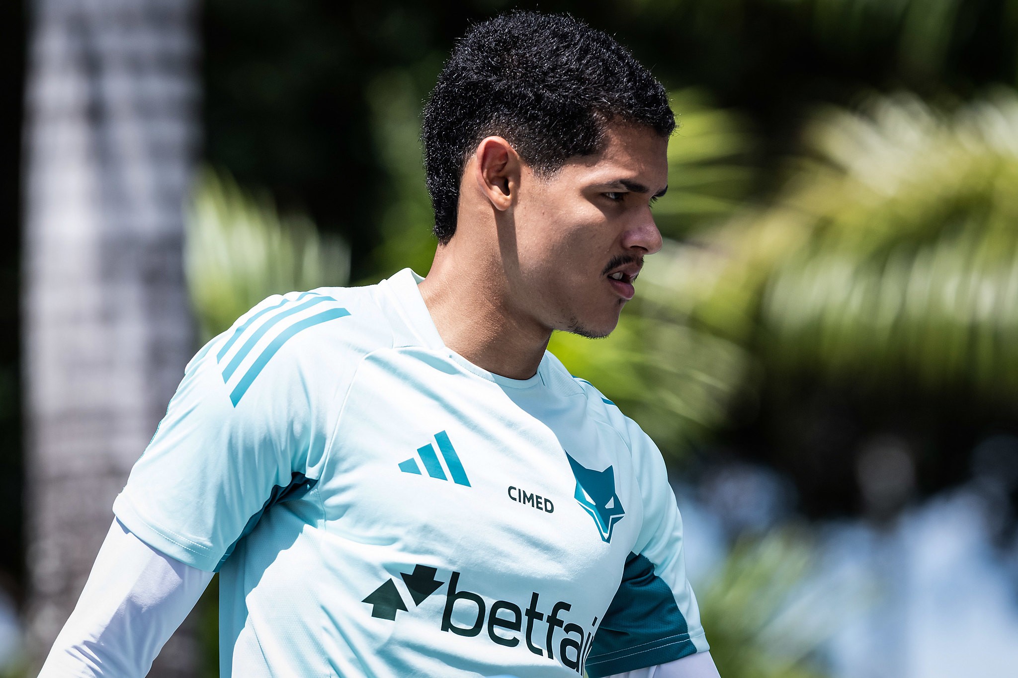 Cruzeiro rescinde contrato com jovem talento da base integrado ao profissional