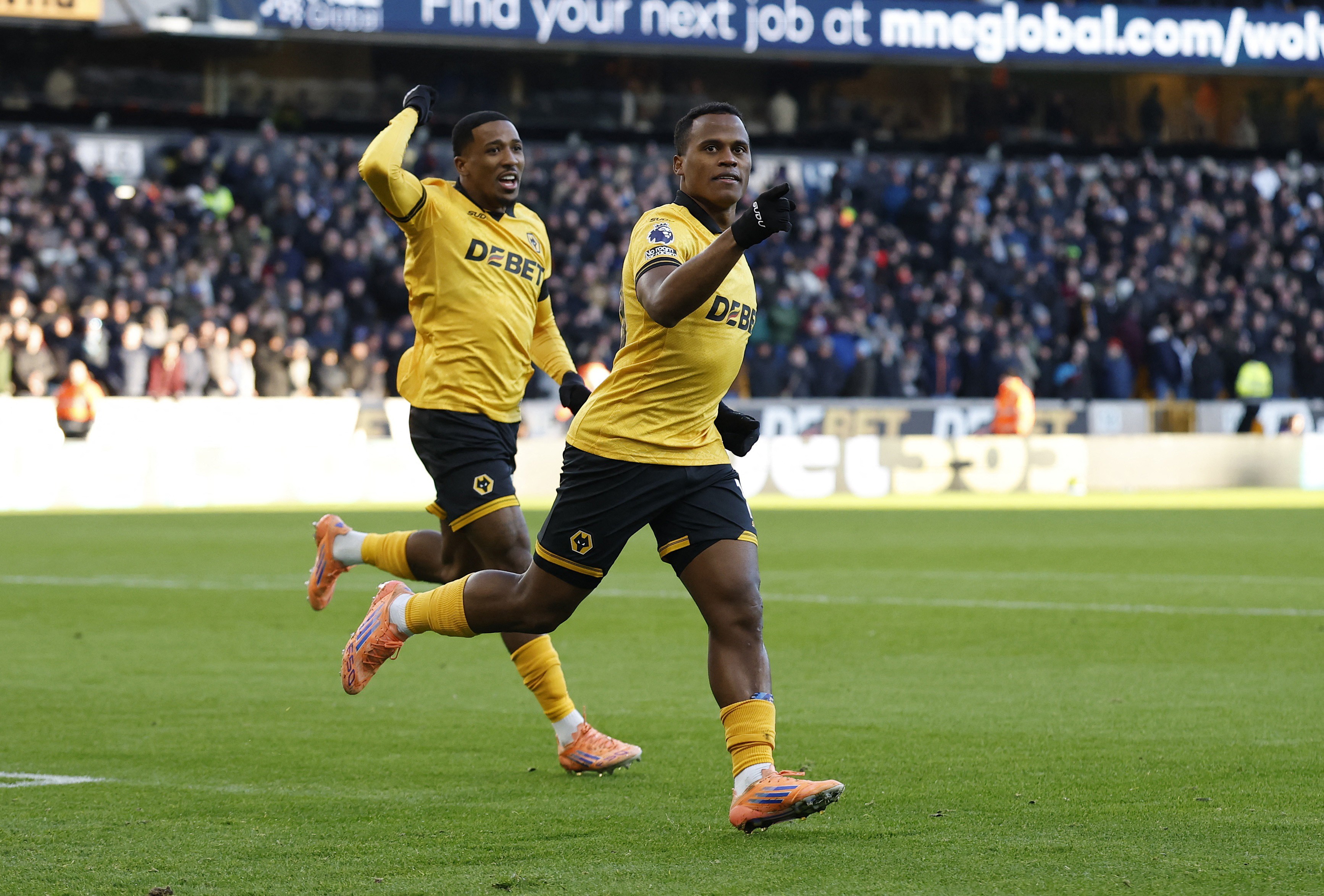 Palmeiras mira reforços pesados para 2026, enquanto Almada e Arias ganham destaque nos bastidores