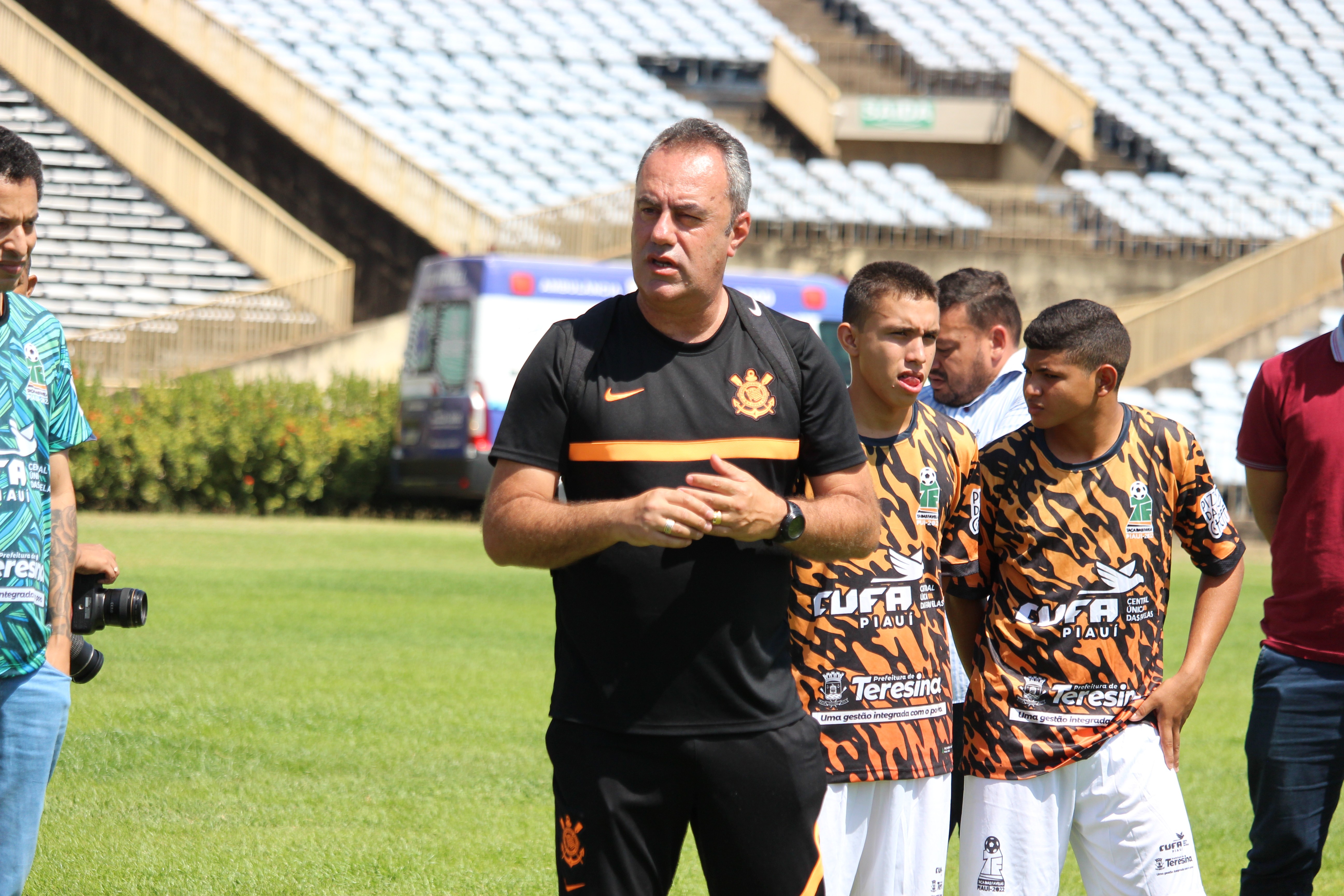 Corinthians define substitutos de Chicão e Batata na base para próximas temporadas