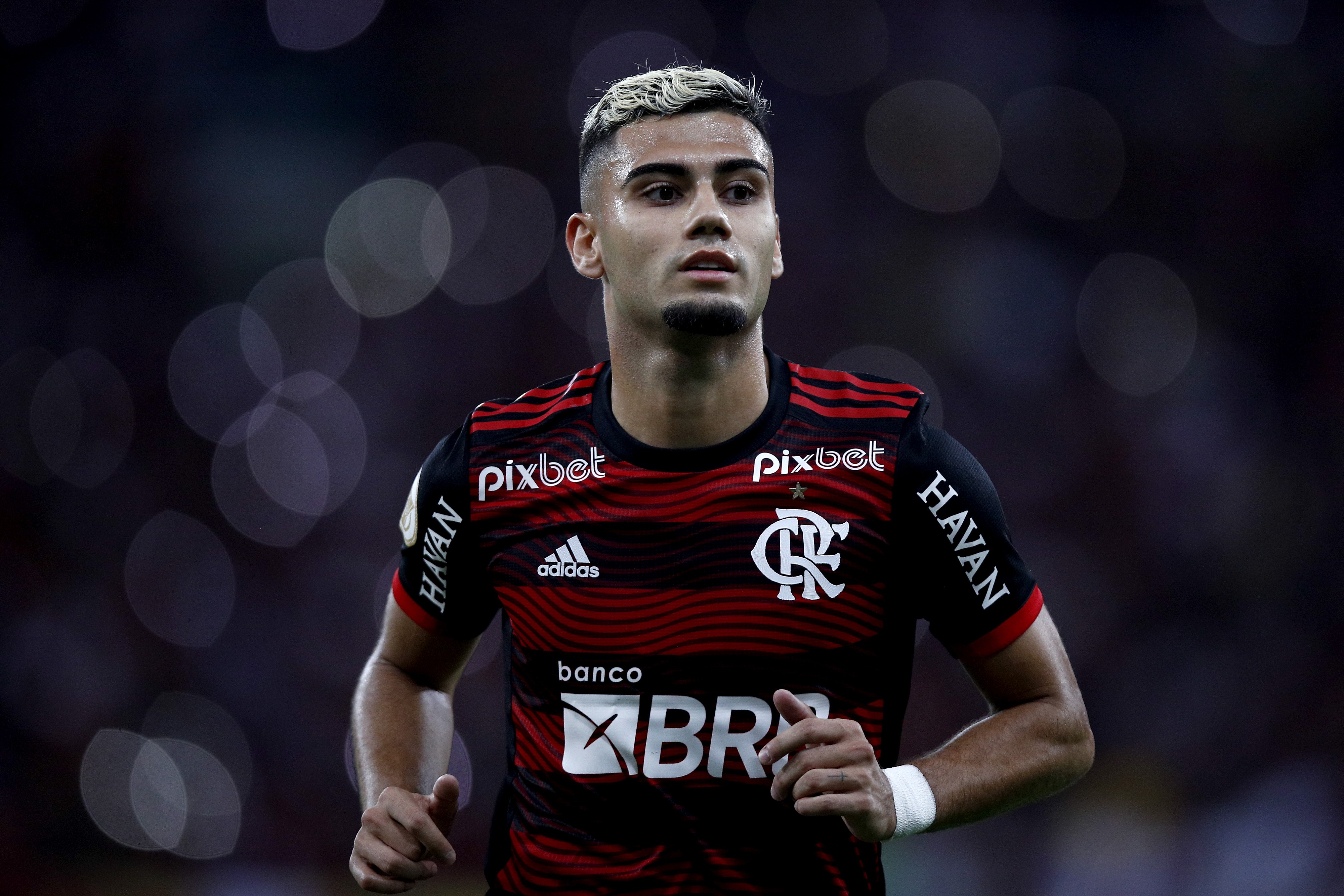 Flamengo cogitou retorno de Andreas Pereira, negociação não avançou.