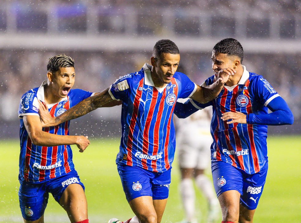 Erick Pulga, Nestor e Luciano Juba comemoram gol do Bahia — Foto: Catarina Brandão/EC Bahia