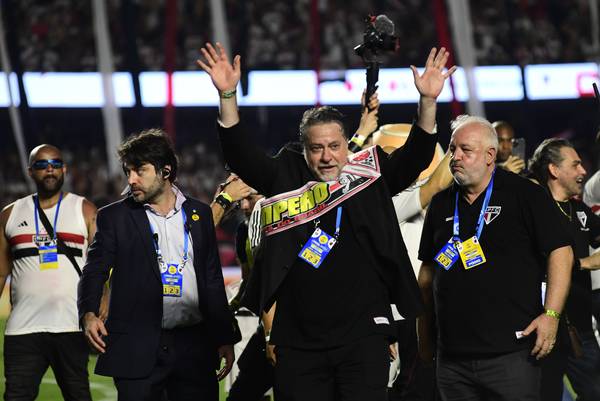 Casares diz que São Paulo quer segurar Rafinha e vai comprar Caio Paulista