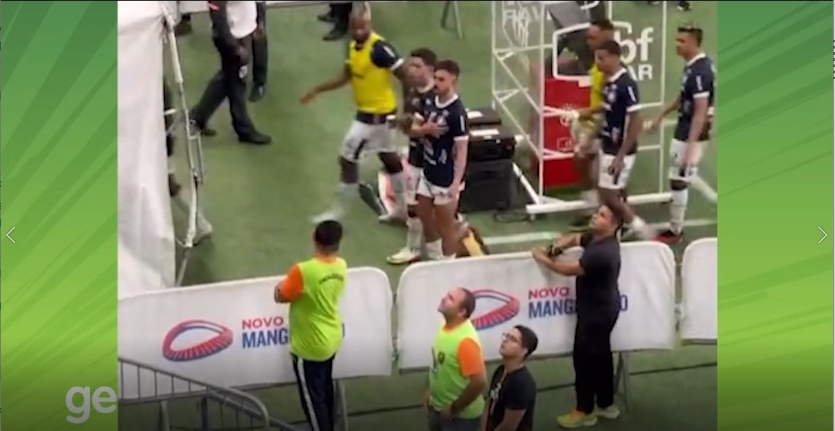 VÍDEO: Jogador do Remo é atingido por garrafa atirada por torcedor após derrota na Série B