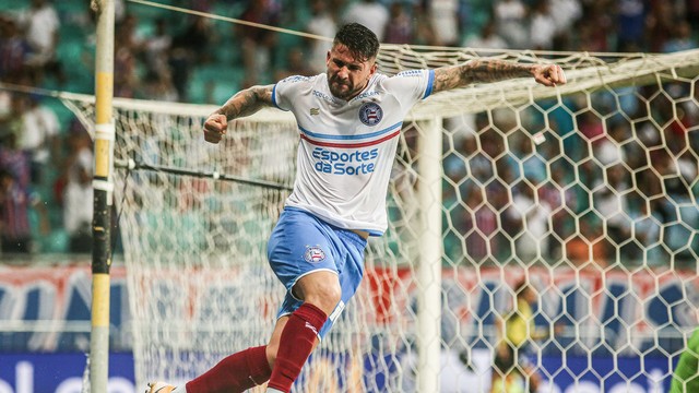 Everaldo comemora gol do Bahia contra o Jacobina