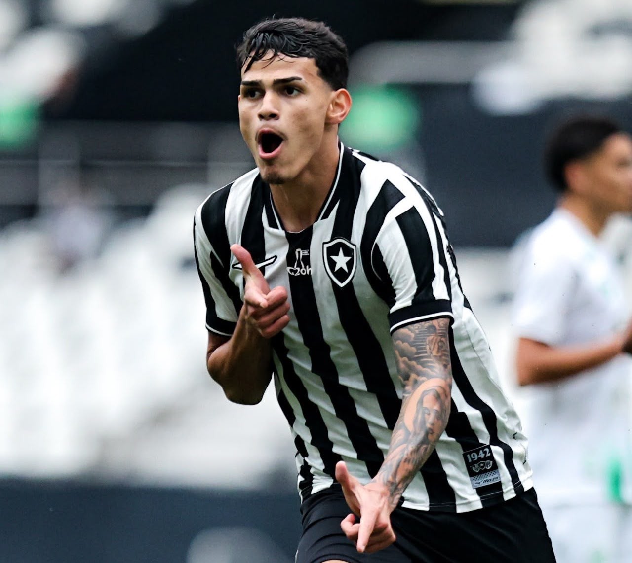 Joia do Botafogo celebra primeira chance na Seleção sub-17: "Sonho de criança"