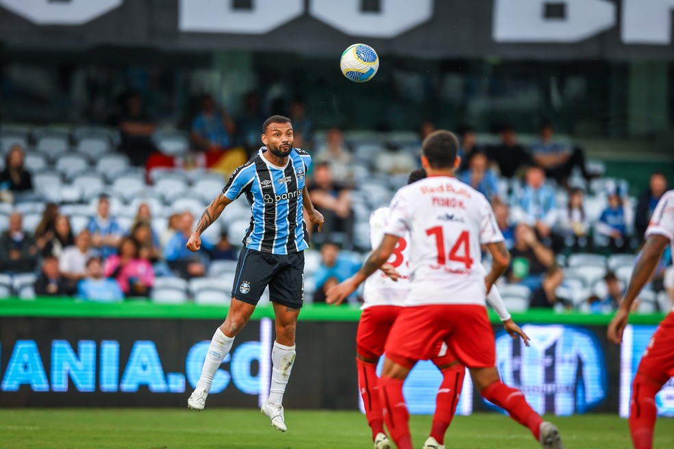 João Pedro Galvão em ação pelo Grêmio — Foto: LUCAS UEBEL/GREMIO FBPA