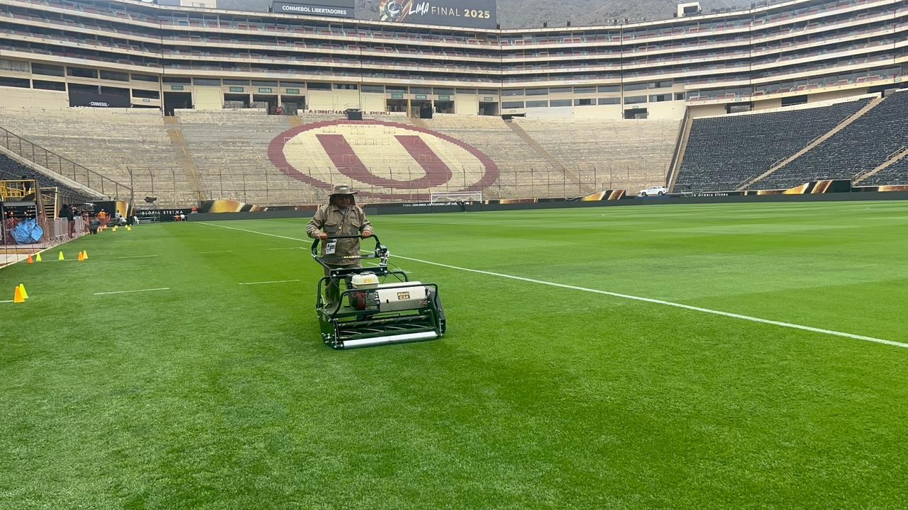Gramado do Monumental em jogo: Palmeiras e Flamengo se preparam para duelo decisivo na Libertadores
