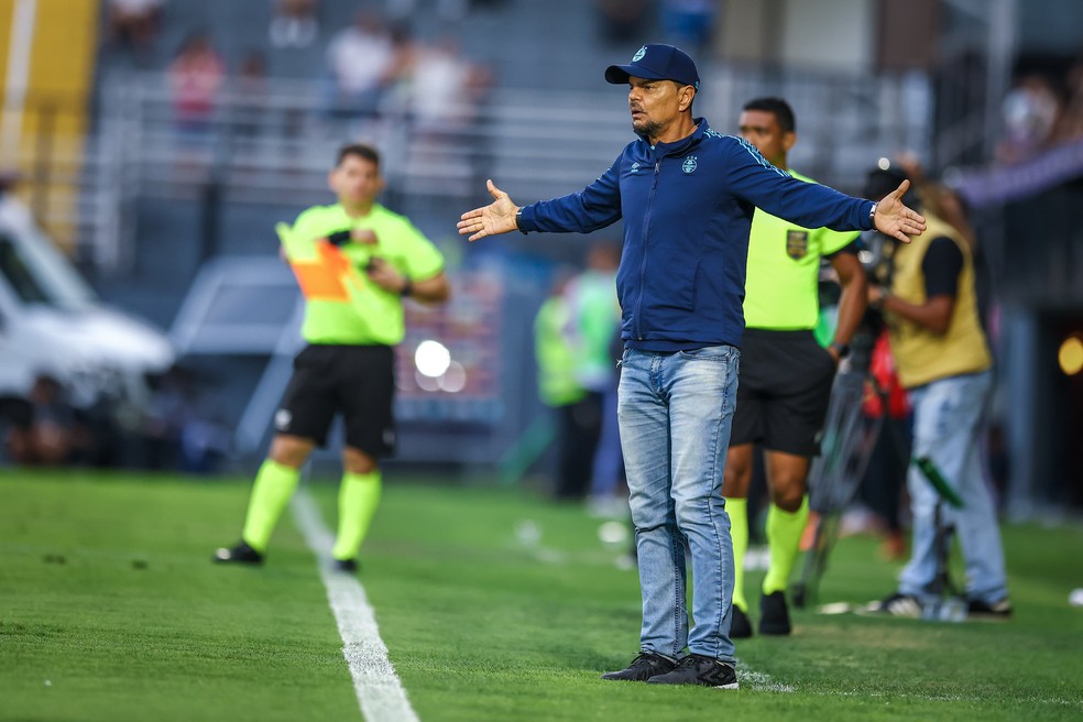 Alexandre Mendes, auxiliar técnico do Grêmio — Foto: Lucas Uebel/Grêmio