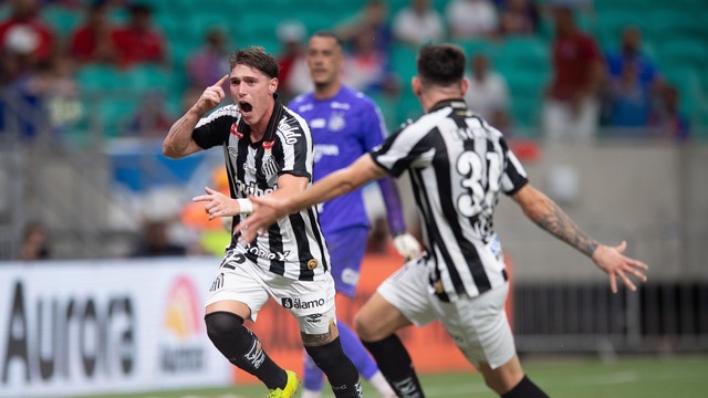 Rollheiser comemora gol do Santos contra o Bahia