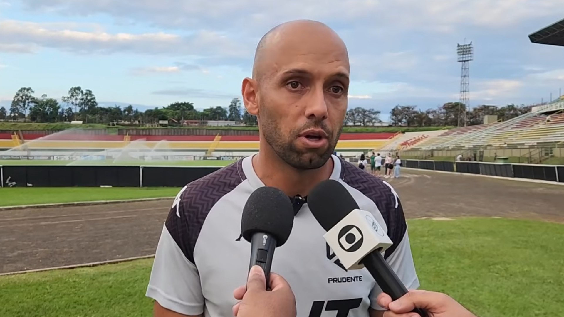 Epitácio lamenta eliminação do Grêmio Prudente, mas afirma: "Saio de cabeça erguida"