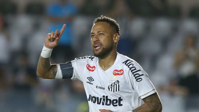 Neymar comemora gol do Santos contra o Recoleta