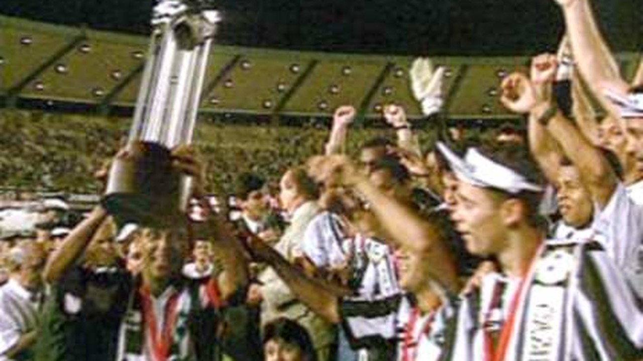 Vannucci mostra conquista do Botafogo na Copa Conmebol de 1993