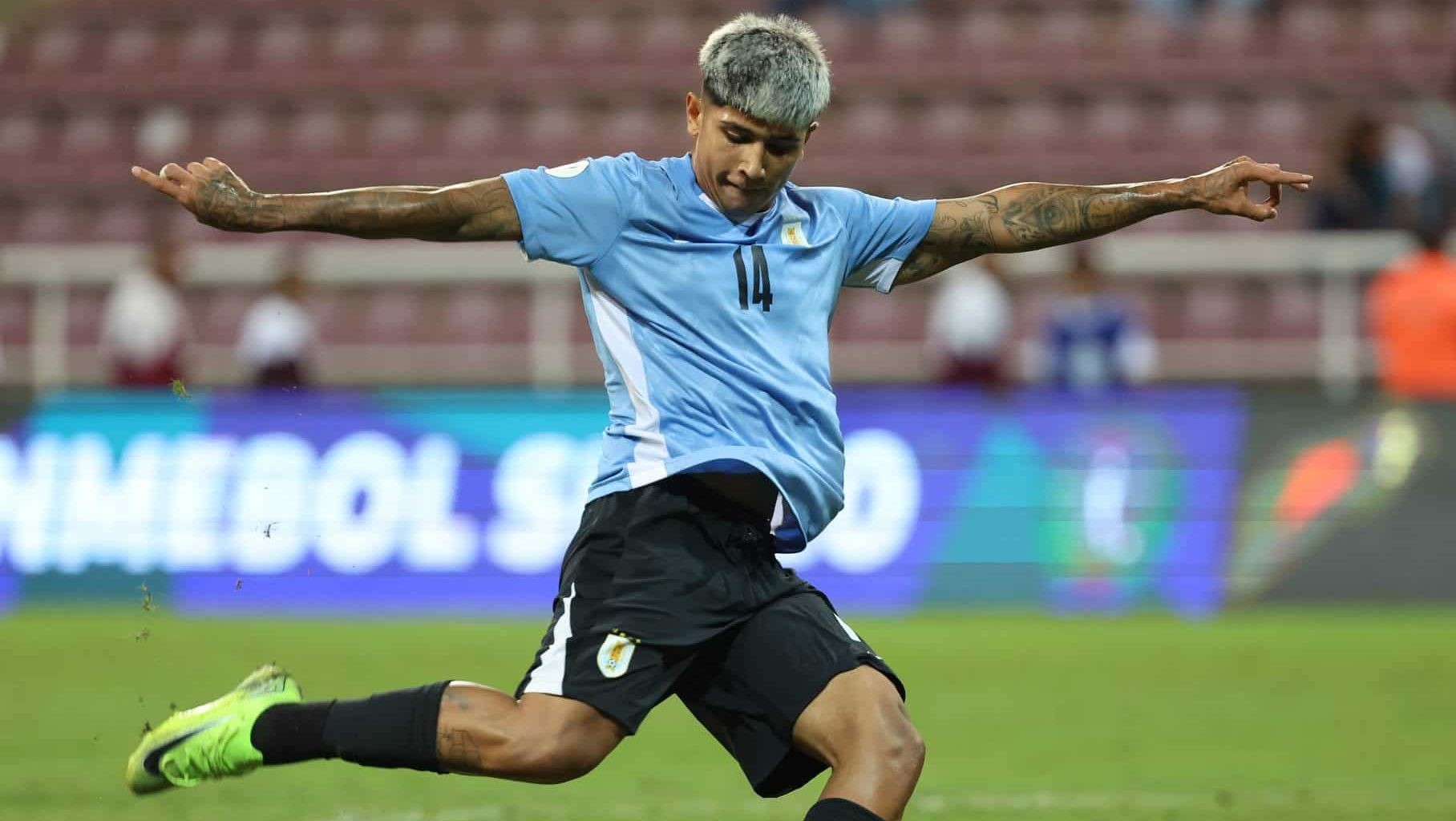Botafogo negocia contratação de Mateo Peralta, promessa uruguaia