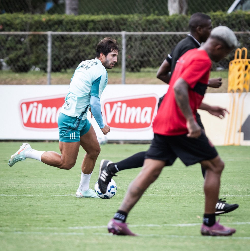 Lucas Silva fez um dos gols do Cruzeiro no jogo-treino contra o Pouso Alegre