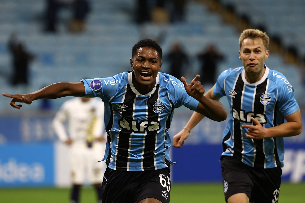 Riquelme Freitas gol Grêmio Sportivo Luqueño Copa Sul-Americana — Foto: Silvio Avila/AFP