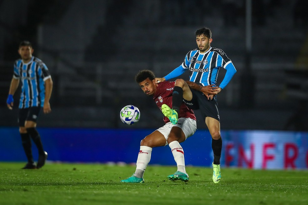 Villasanti em derrota do Grêmio — Foto: Lucas Uebel/Grêmio