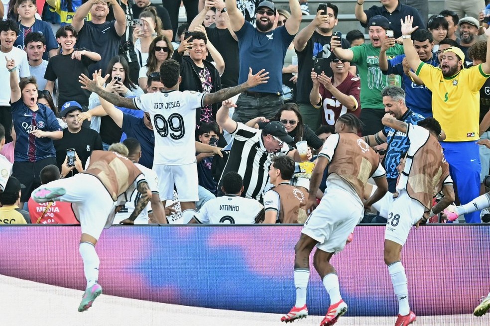 Igor Jesus e jogadores do Botafogo - PSG - Copa do Mundo de Clubes  Foto: Frederic J. Brown / AFP