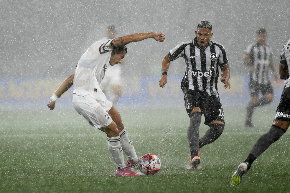 John Kennedy brilha em vitória do Fluminense sobre o Botafogo no Carioca