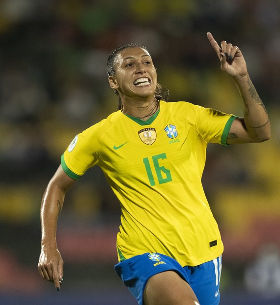 Daniel Alves, jogador com mais títulos do mundo, quer ampliar recorde com  ouro olímpico - Gazeta Esportiva