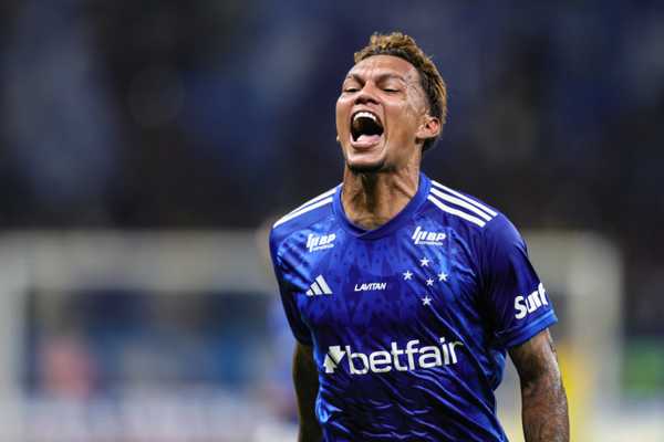 Zaga compromete apesar de gol de Gabriel Veron em atuação do Cruzeiro.