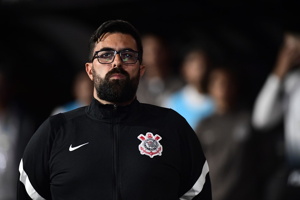 Raphael Laruccia, técnico interino do Corinthians — Foto: Marcos Ribolli