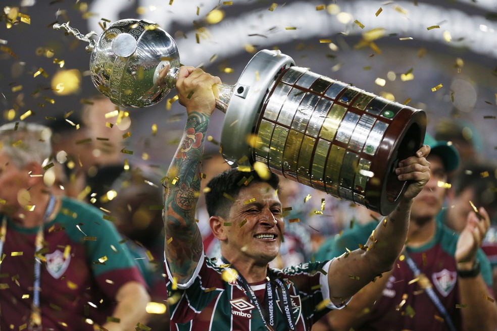 Cano taça troféu Libertadores Fluminense — Foto: Ricardo Moreira/Getty Images