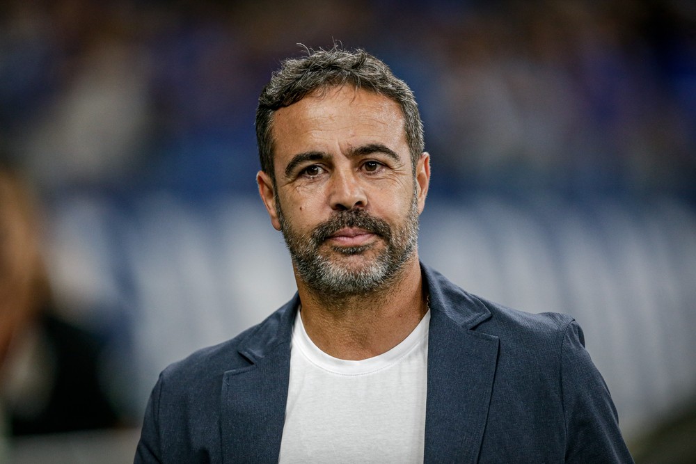Artur Jorge prioriza coletivo e “busca pela perfeição” em início no Cruzeiro