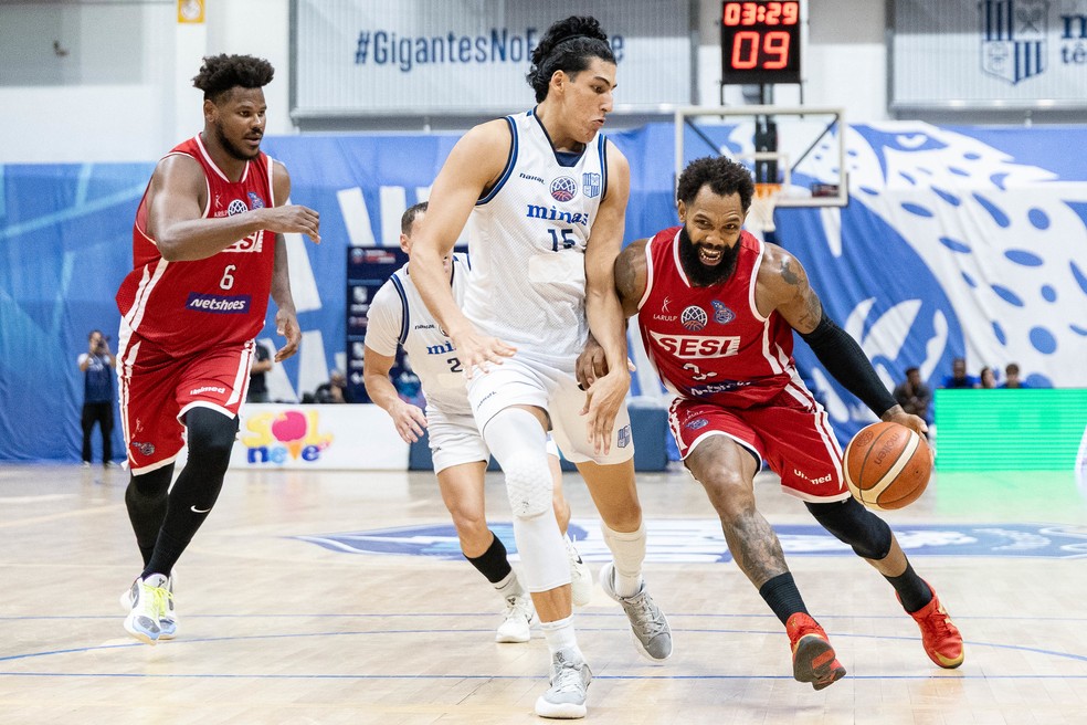 Lance de Minas x Franca nas quartas de final da Champions League das Américas — Foto: Marcos Limonti RELANCE / SFB