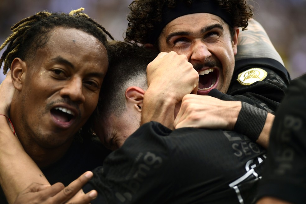 Corinthians entrou de vez na briga por um lugar na Libertadores — Foto: Marcos Ribolli