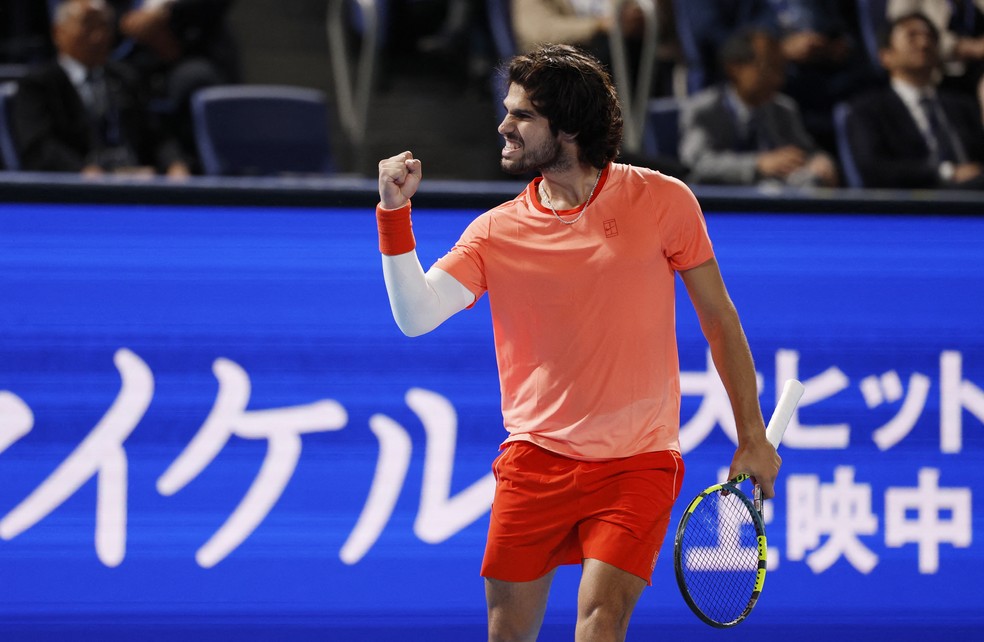 Carlos Alcaraz é bicampeão do ATP 500 de Tóquio — Foto: REUTERS/Manami Yamada