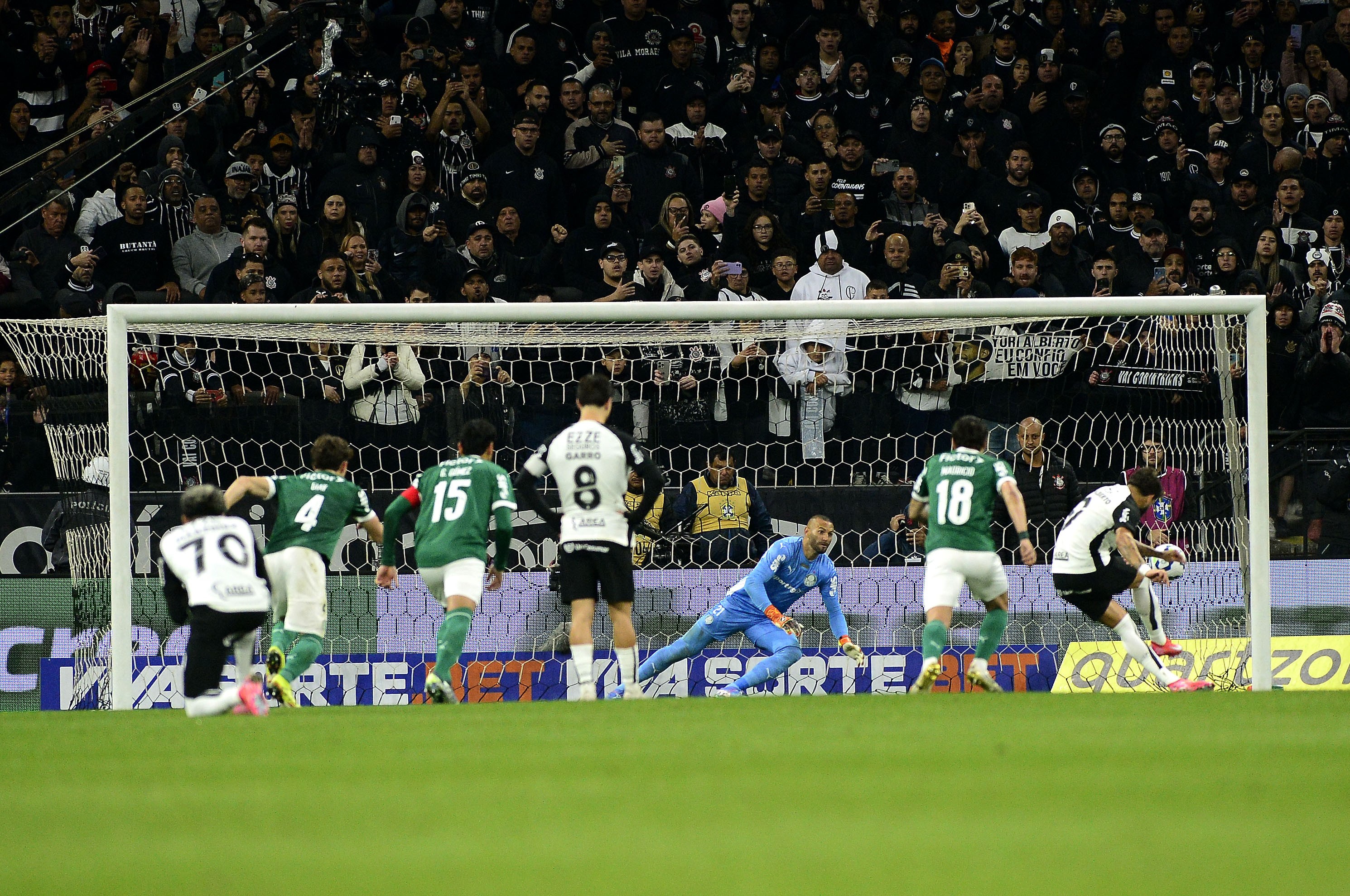 Destaque de Weverton e inconstância de Gómez marcam atuações do Palmeiras