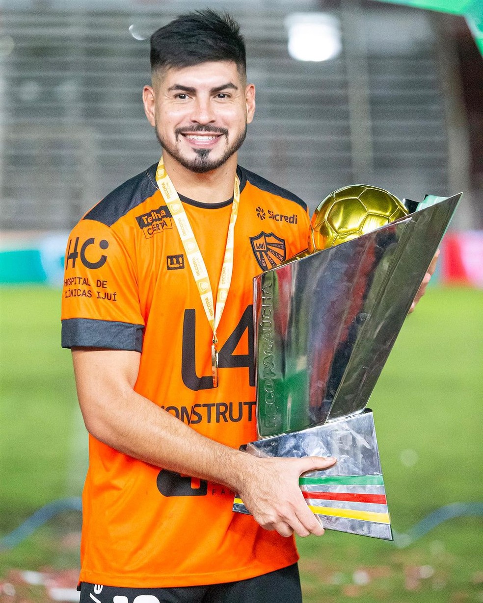 Yan Philippe com a camisa do São Luiz, de Ijuí — Foto: Divulgação