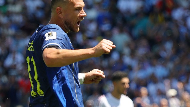 Dzeko - Bósnia x Catar - Copa do Mundo