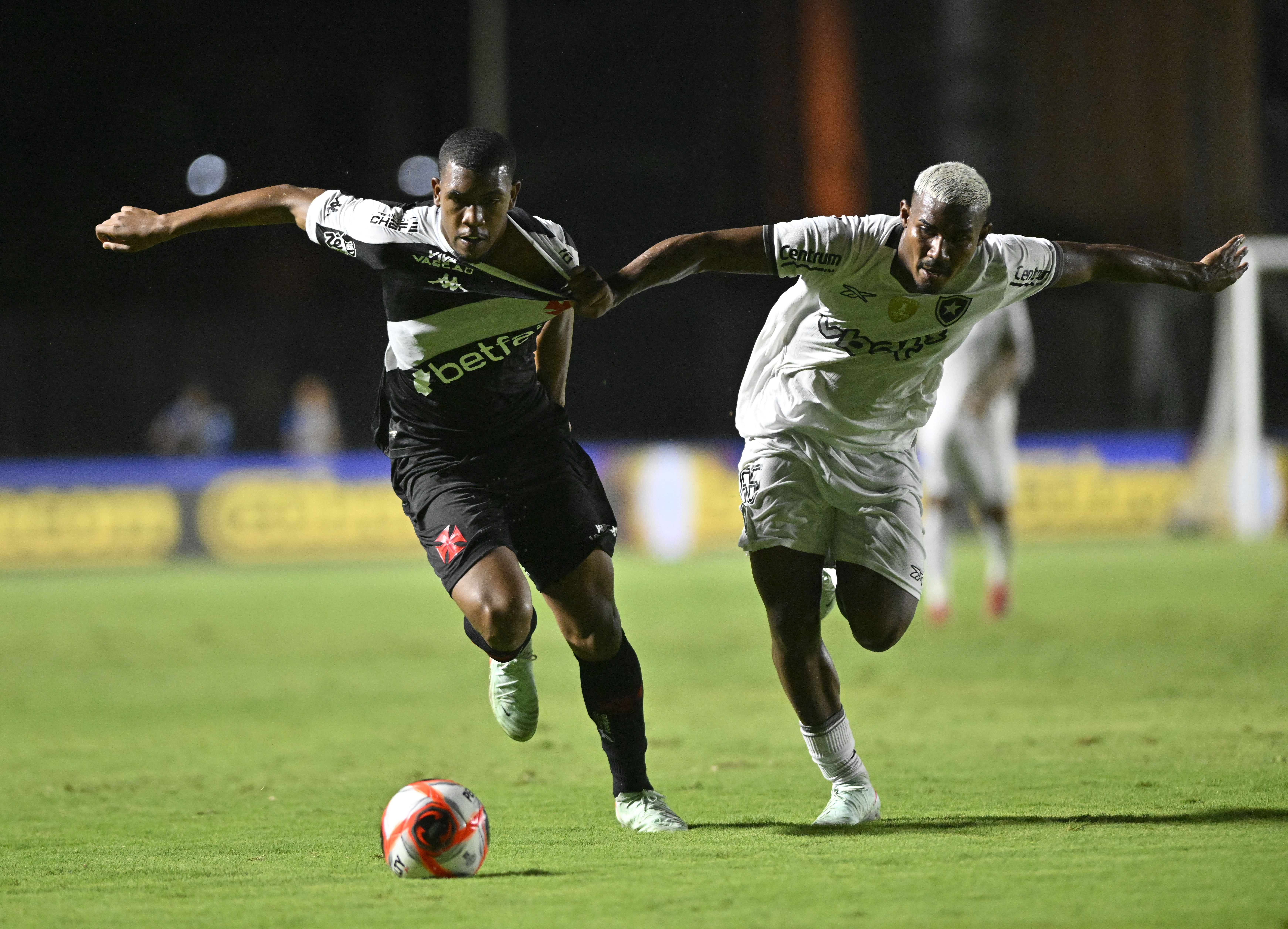 Atuações do Botafogo: Cuiabano é o pior em derrota para o Vasco; dê suas notas