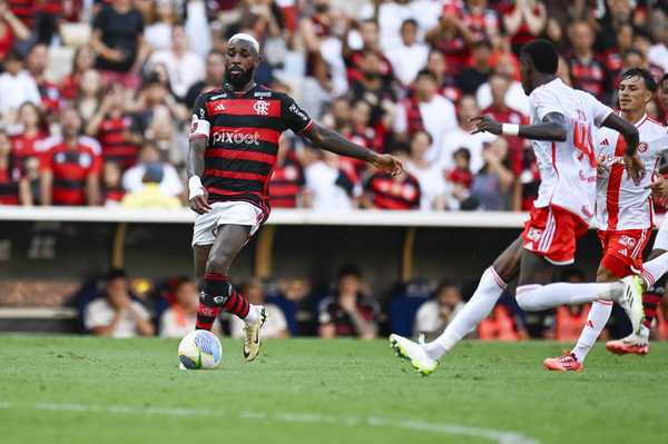 Flamengo desbloqueia partida com eficiência nas bolas paradas e destaque para Gerson.