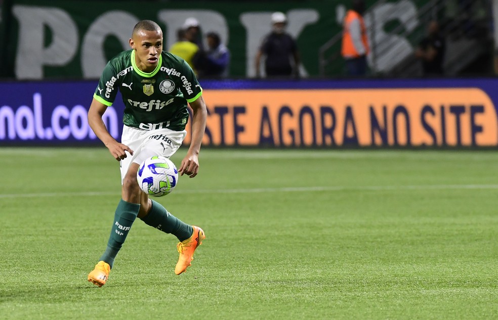 Jhon Jhon em ação pelo Palmeiras em clássico contra o São Paulo na Copa do Brasil  — Foto: Marcos Ribolli