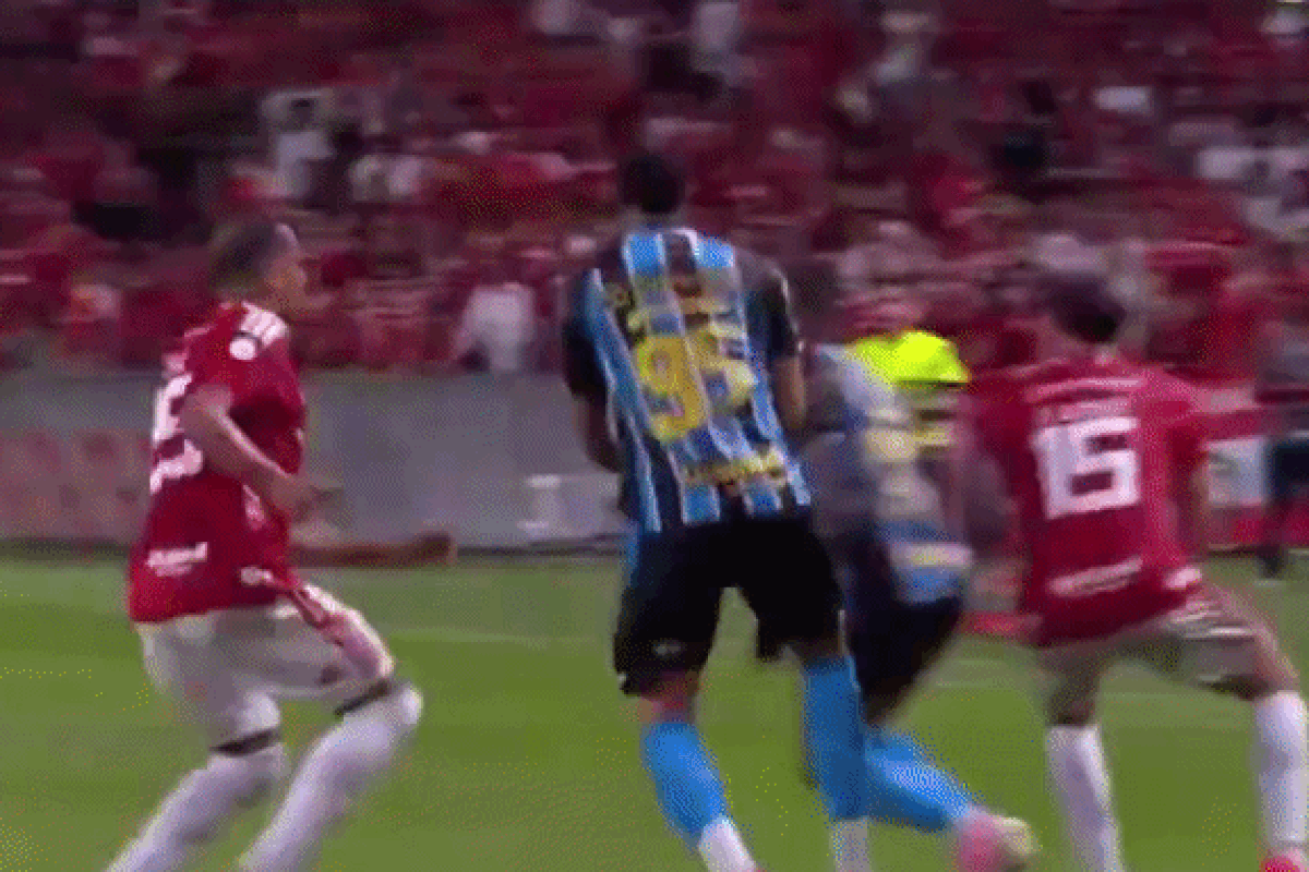 Mercado detona arbitragem e cobra expulsão de Carlos Vinicius no Gre-Nal: "Cadê