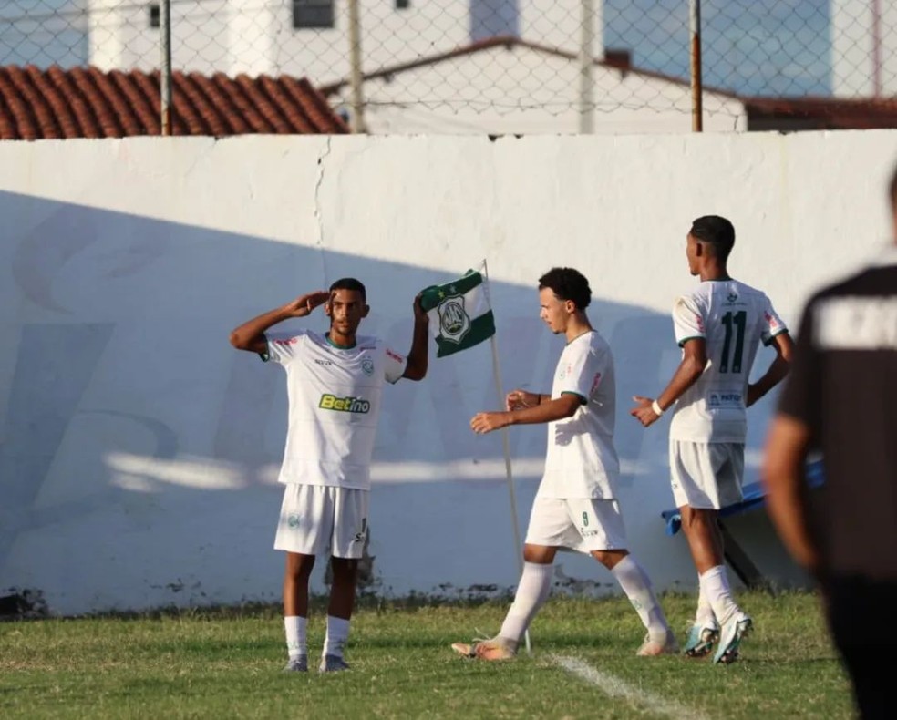 Jogador do Sub-17 do Nacional de Patos comemora gol nas oitavas de final do Campeonato Paraibano — Foto: Éder Souza / Nacional de Patos