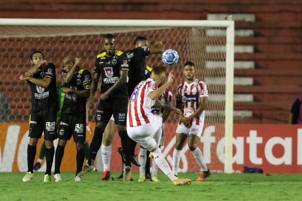 Corinthians volta a fazer gol em cobrança de escanteio após mais