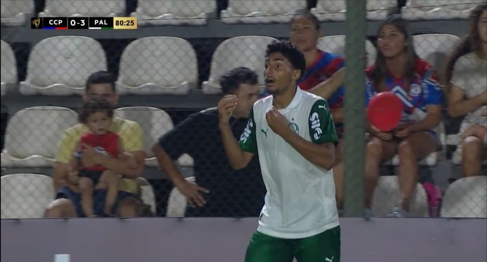 Luighi sofre ofensa racista em Palmeiras x Cerro Porteño — Foto: Reprodução